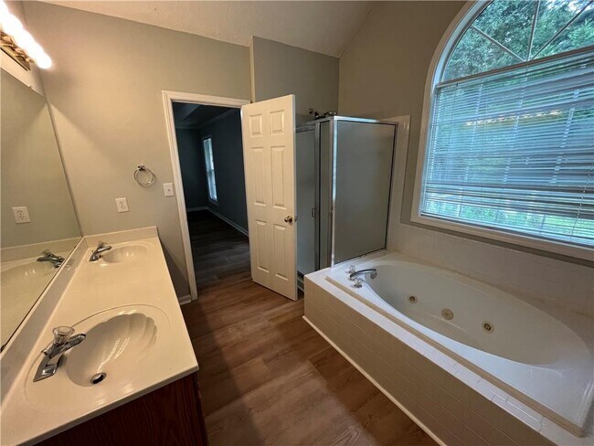 Building Photo - 3219 Roundfield Cir