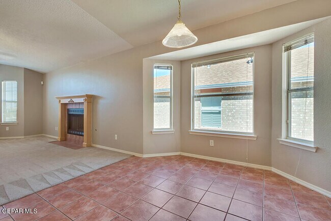 Building Photo - 1417 Plaza Verde Dr