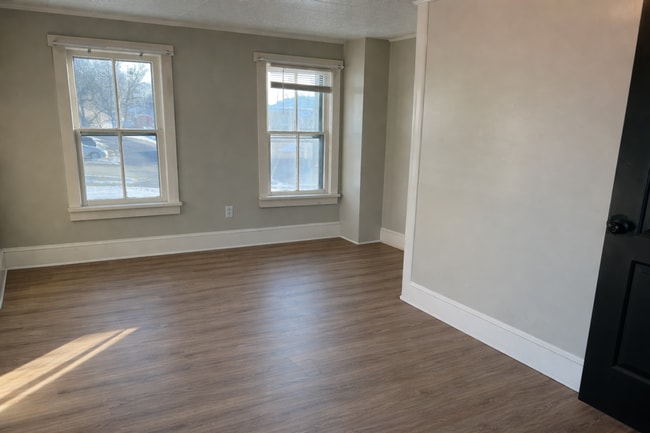 Building Photo - Stunning 5-bedroom in Conestoga Valley School District