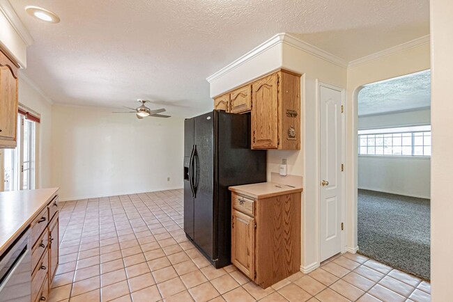 Building Photo - **Charming 3-Bed, 2.5-Bath Home in Idaho F...