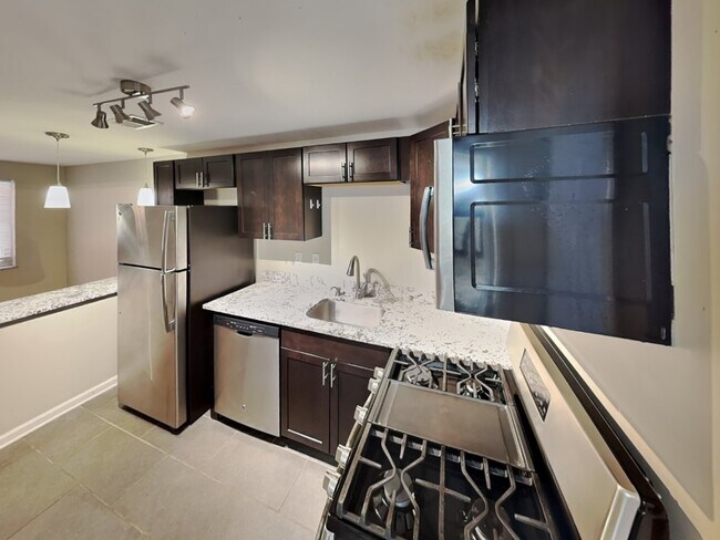 Building Photo - Lantern Square Apartments-A3