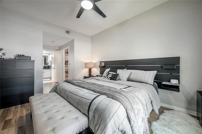 Building Photo - 410 S Armenia Ave