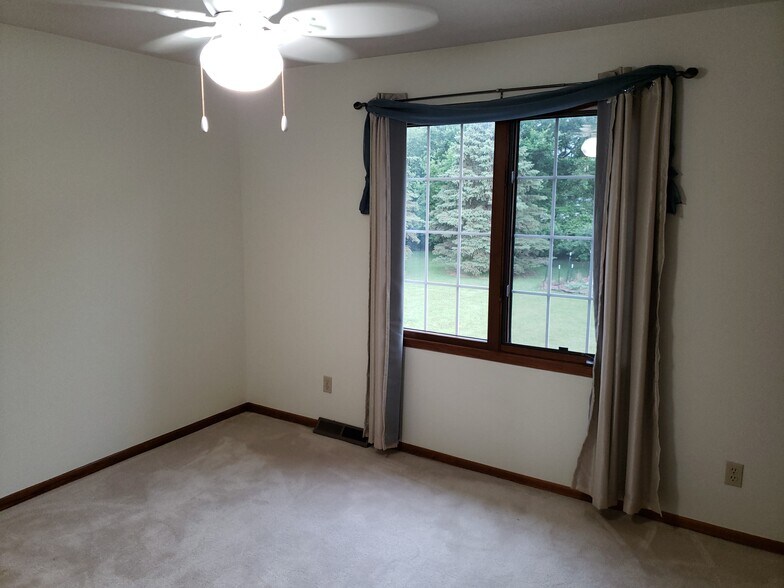 Building Photo - 5260 Silver Dawn Ln