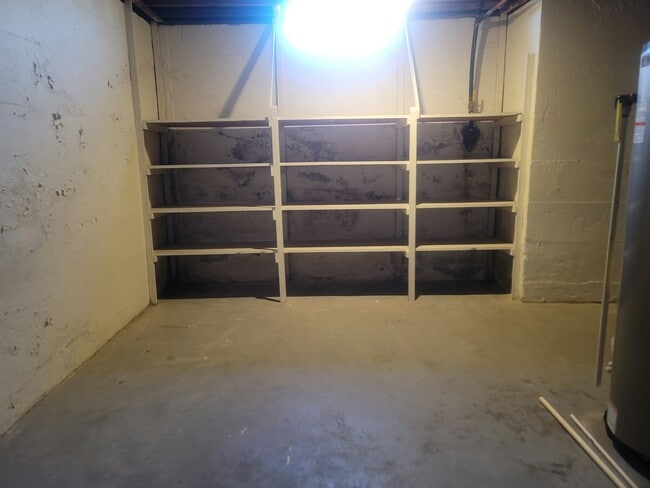 Building Photo - 903 S Rutan St