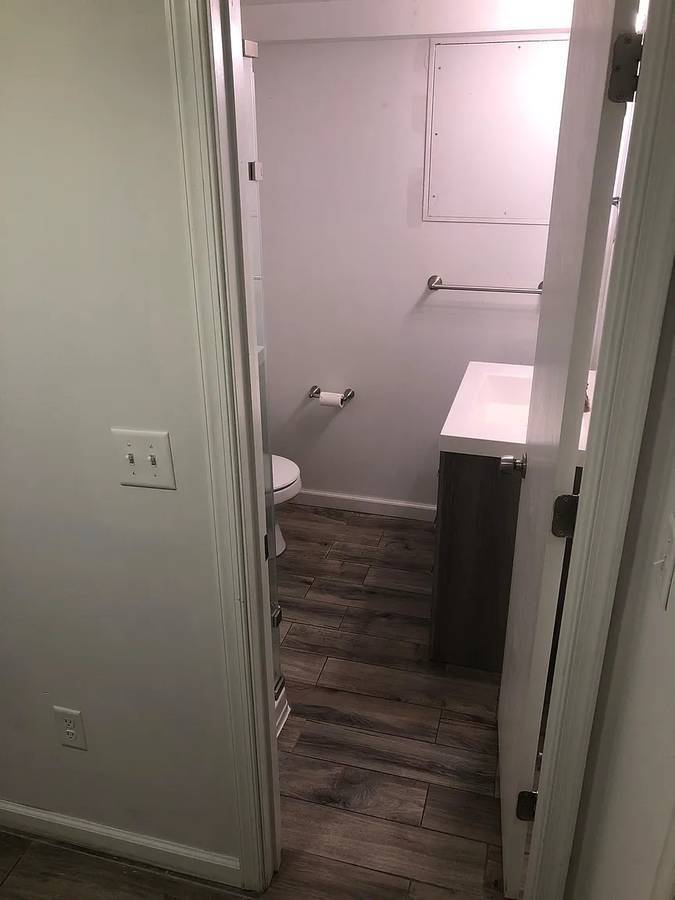 bathroom - 1433 W 37th St
