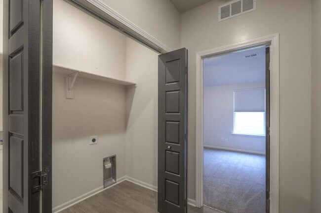 Building Photo - 8004 SE 6th St