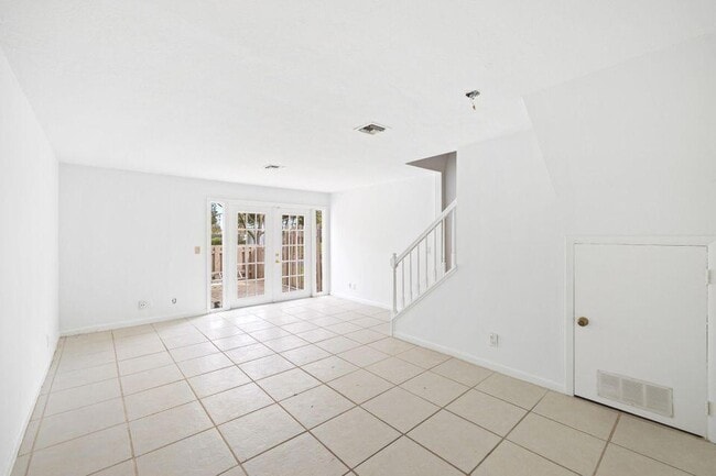 Building Photo - 217 Old English Dr
