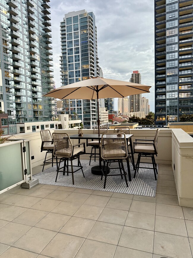 Building Photo - 1431 Pacific Hwy