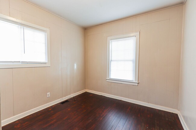 Building Photo - Charming  2 Bedroom House For Rent ***Not ...