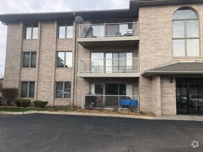 Building Photo - 1053 Ashley Ct N