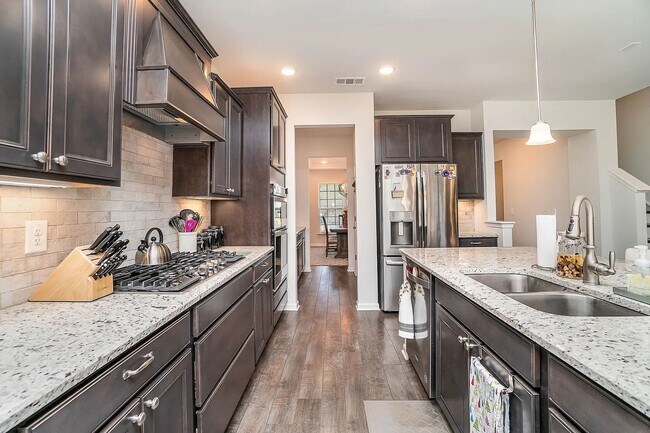 Building Photo - Beautiful 5-Bedroom Home in Brixworth Neig...