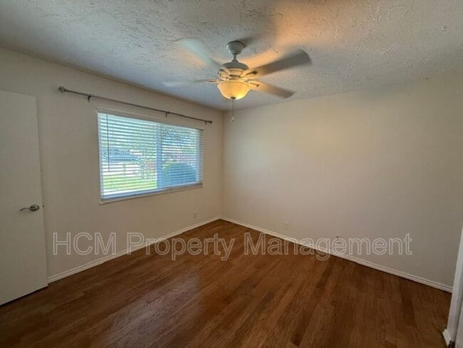 Building Photo - 16402 Birdie Ln