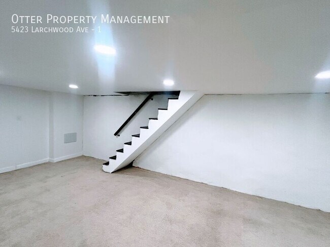 Building Photo - 5423 Larchwood Ave