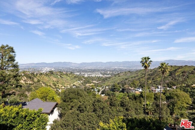 Building Photo - 14435 Mulholland Dr