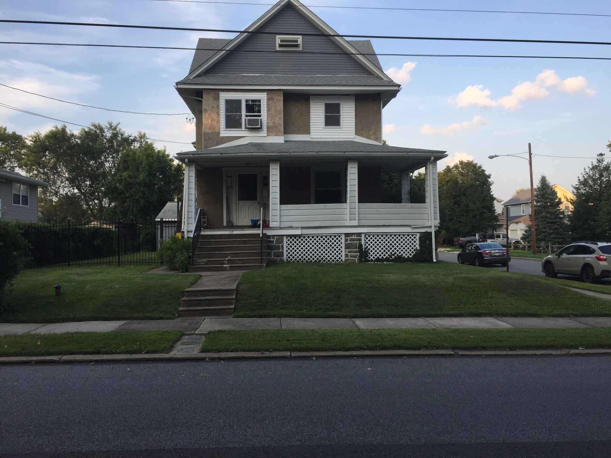 Building Photo - 17 S Elm Ave