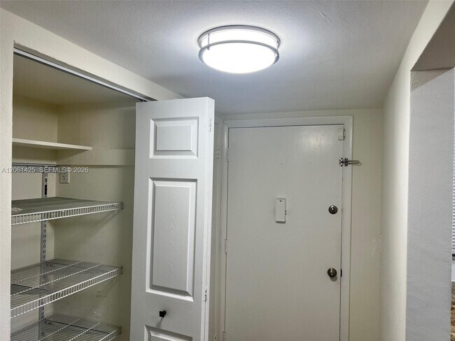 Building Photo - 9159 SW 77th Ave