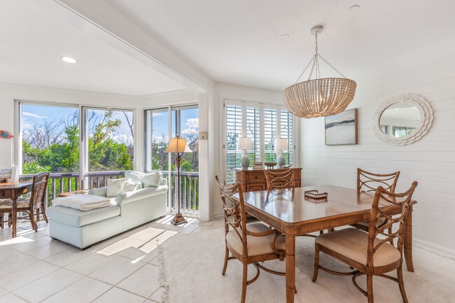 Building Photo - 701 S Harbor Dr