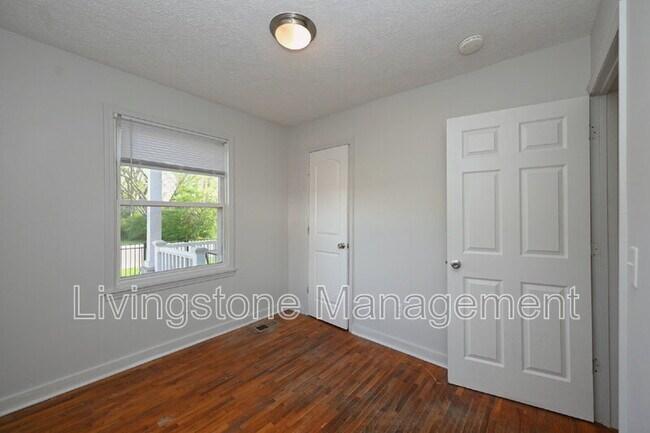 Building Photo - 501 Small St
