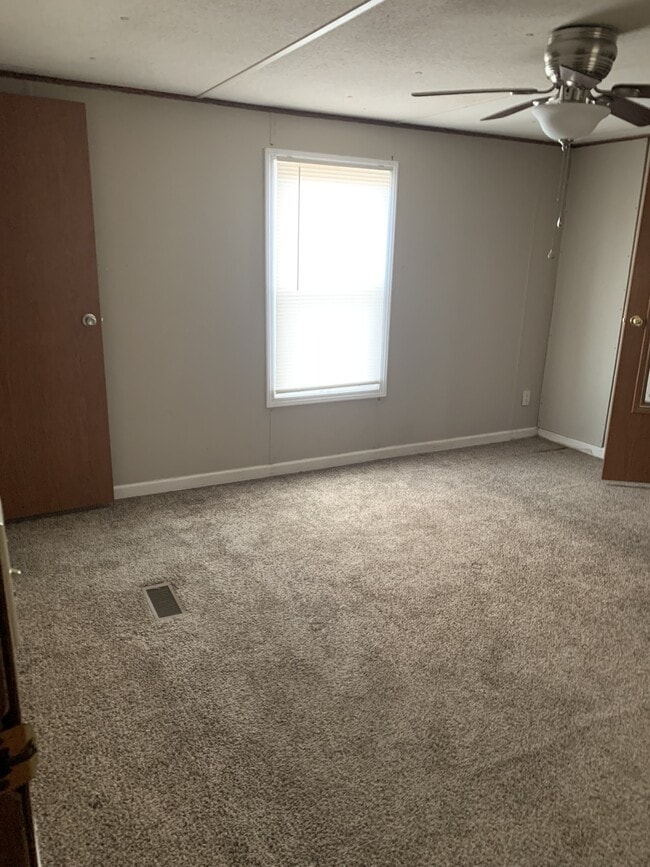 Building Photo - 502 Kayla St