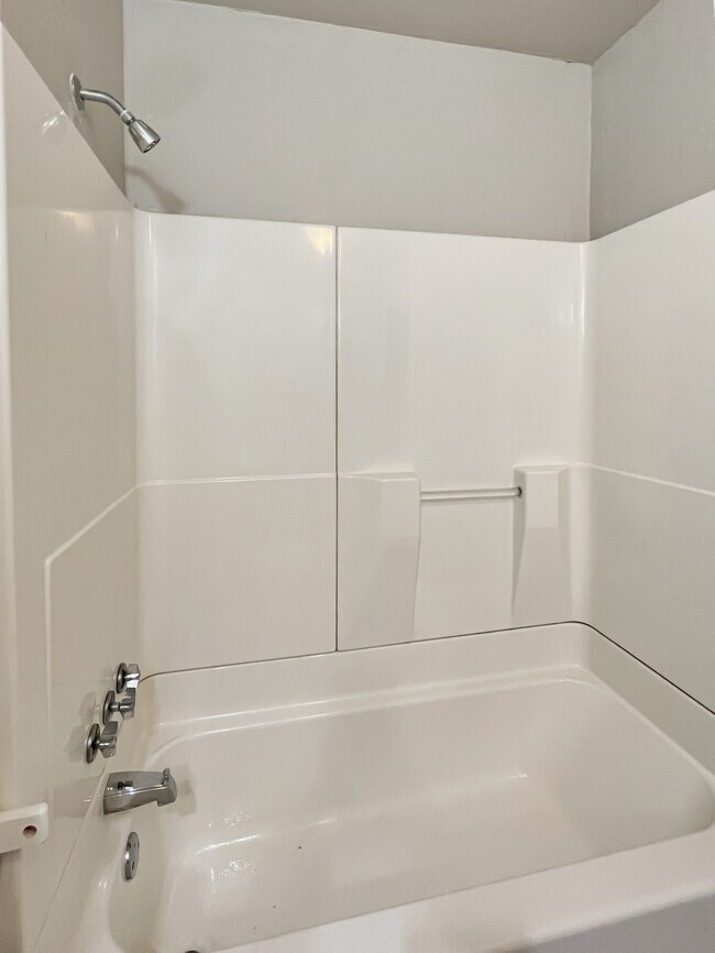 Building Photo - 6707 NW Compass Dr