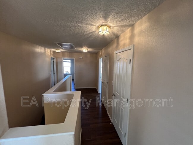 Building Photo - 3644 Clear Creek Rd