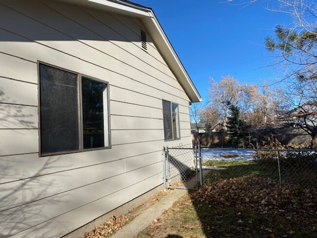 Building Photo - Amazing Home On Quiet Cul-de-sac