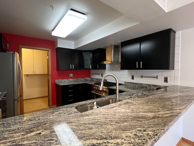 Building Photo - 2938 Kalmia Ave