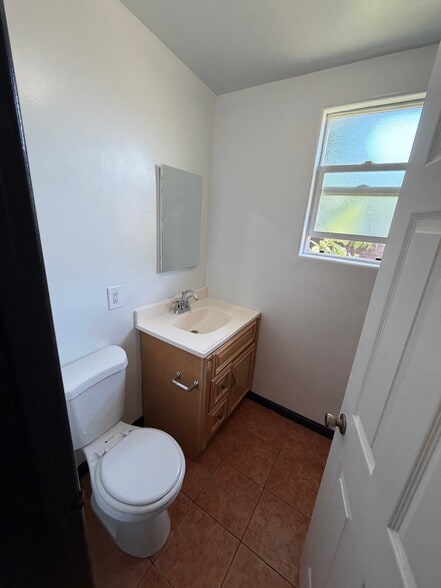 Building Photo - 824 Glenway Dr