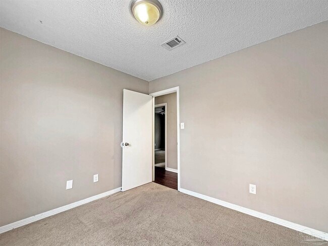 Building Photo - 7524 Sandy Creek Dr