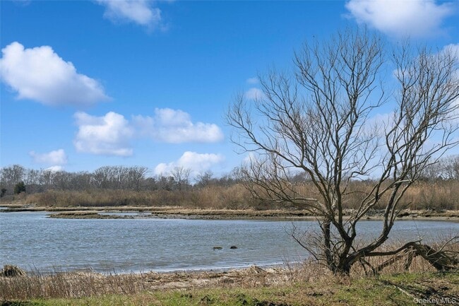 Building Photo - 250 Oak Rd