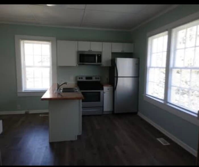 Building Photo - 1004 W 5th Ave