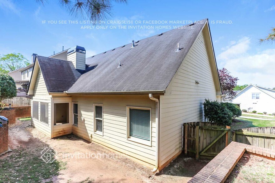 Building Photo - 1085 Chippewa Oak Dr NE