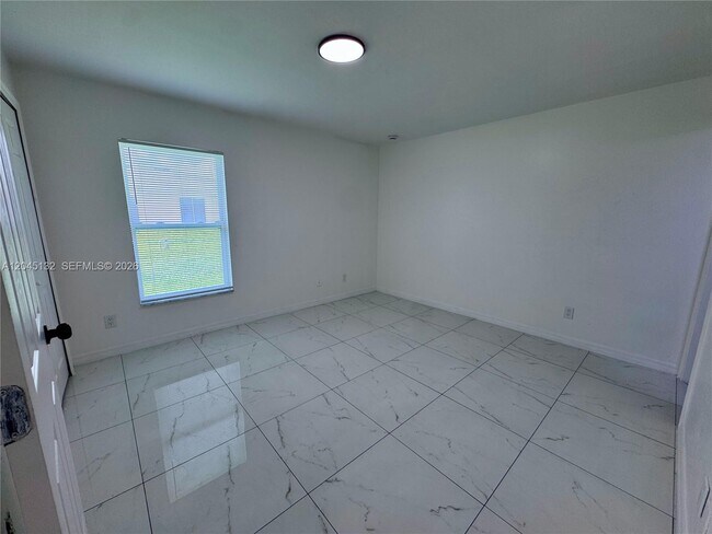 Building Photo - 732 Ichabod Ave
