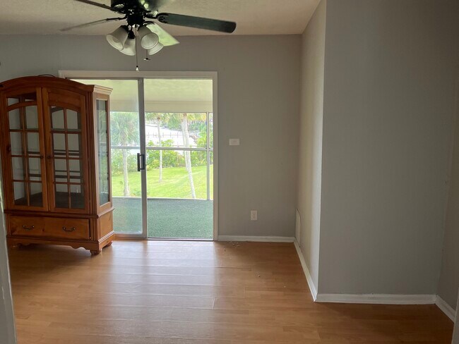 Building Photo - 4973 Riveredge Dr