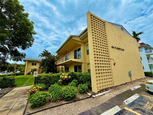 Building Photo - 2352 NE 9th St