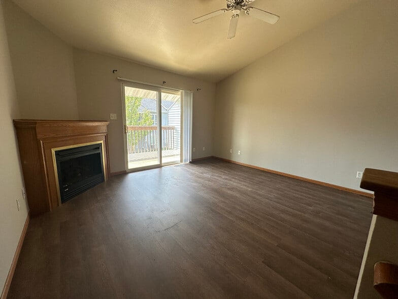 Building Photo - 440 4th Ave