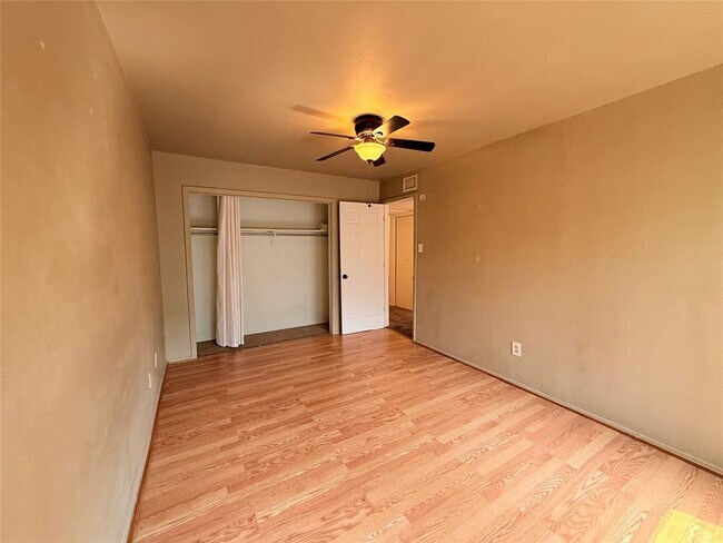 Building Photo - 2124 Burton Dr