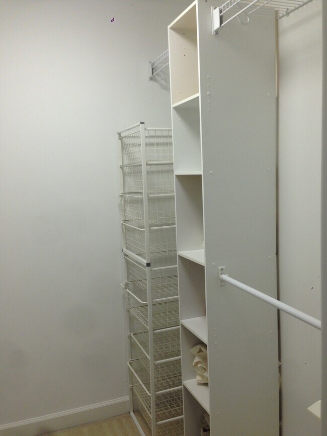 MB Closet - 804 Skokie Blvd