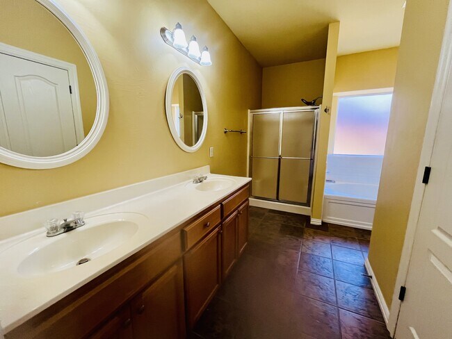 Building Photo - 16709 Valderama Way