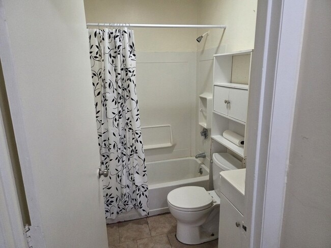 Building Photo - 19 1/2 Lunenburg Street Unit 7