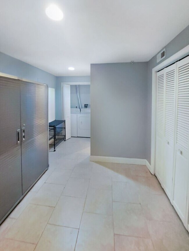 Building Photo - Amazing 4 Bedroom, 4 Bath SFH Corner Lot, ...