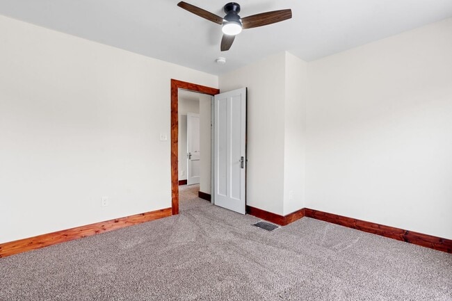 Building Photo - Newly Updated 3 Bed Home