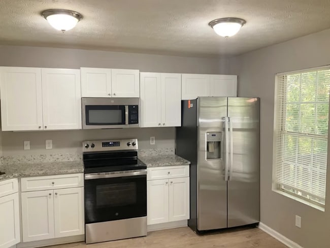 Building Photo - 2319 Sandspring Dr SW