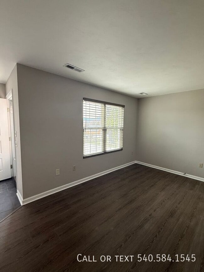 Building Photo - 5015 Pollyhill Ln