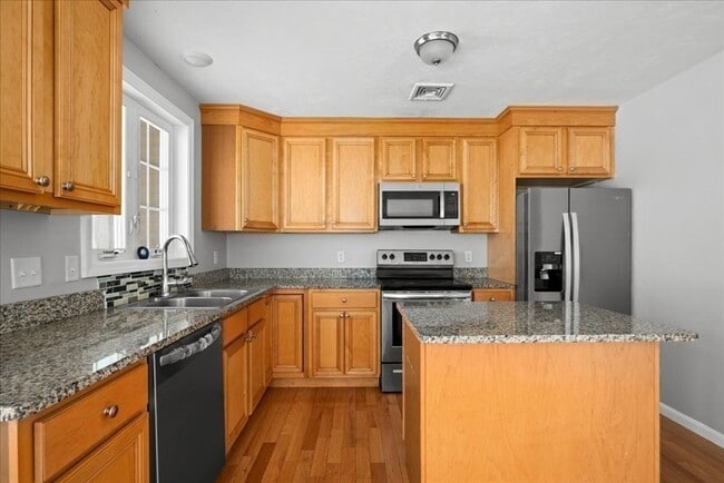 Building Photo - 16 Third St