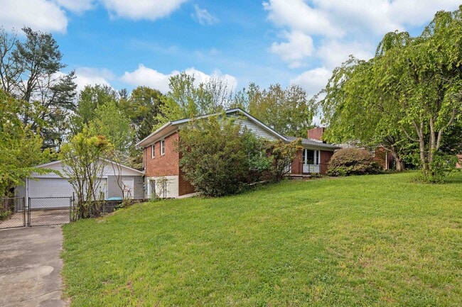 Building Photo - Nice Brick Ranch in Arden - New Back Deck!