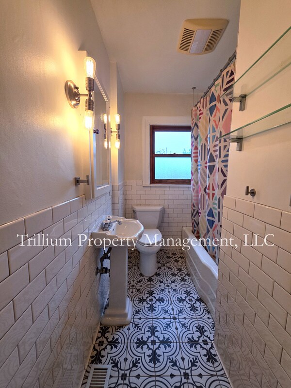 Building Photo - 3015 NE 67th Ave