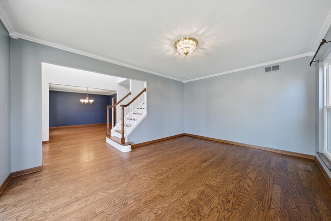 Building Photo - Spacious 4-Bedroom Home with Finished Basement and Modern Upgrades in Grayslake