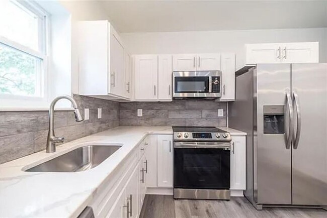 Building Photo - Brand New 4 Bedroom / 3.5 Bathroom Townhom...