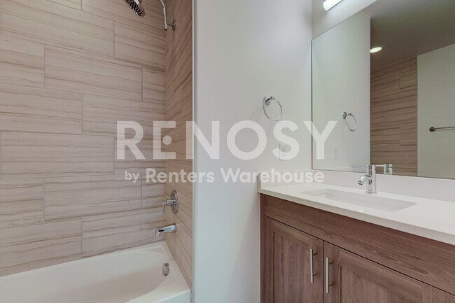 Building Photo - Prime Luxury Berkeley Townhouse with Rooftop Deck AVAILABLE NOW